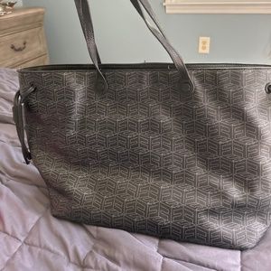 Foly and Corinna black tote